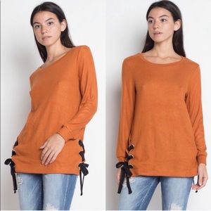 NEW W/O TAGS Grommet lace up pullover Medium